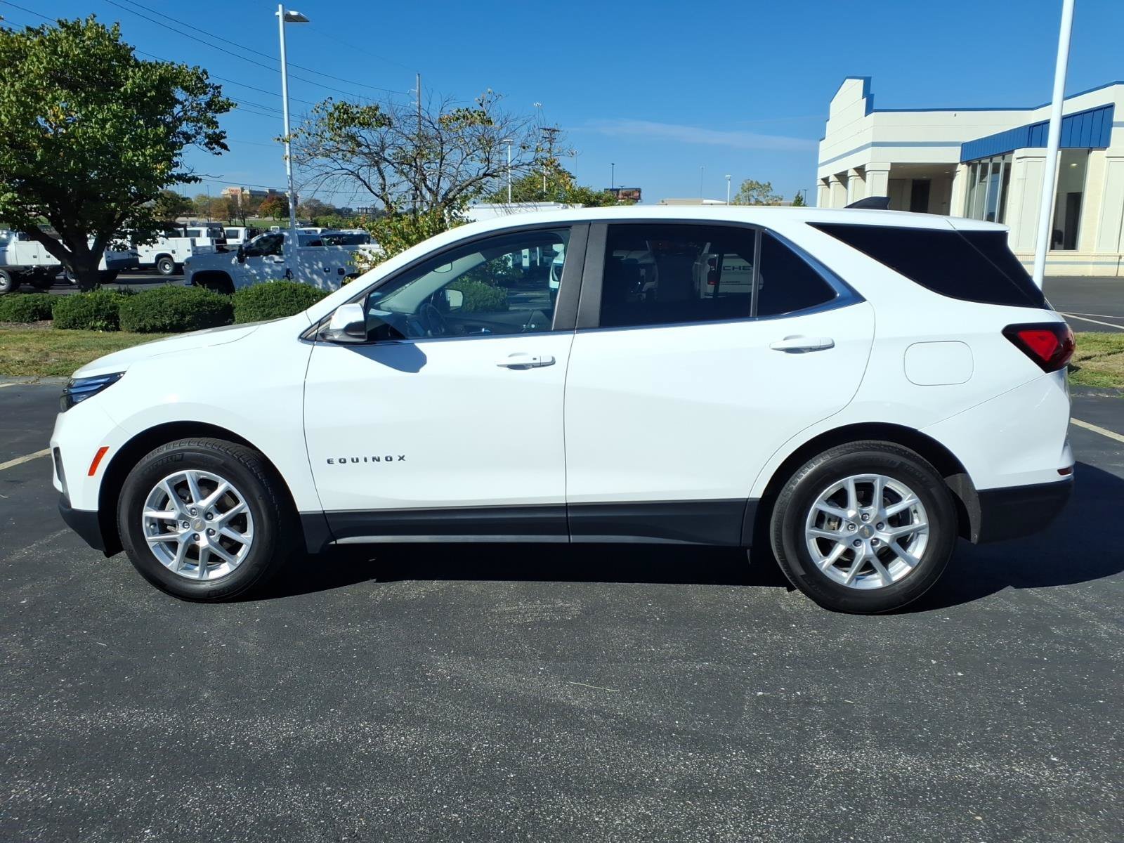 Used 2023 SUMMIT WHITE Chevrolet LT image 4