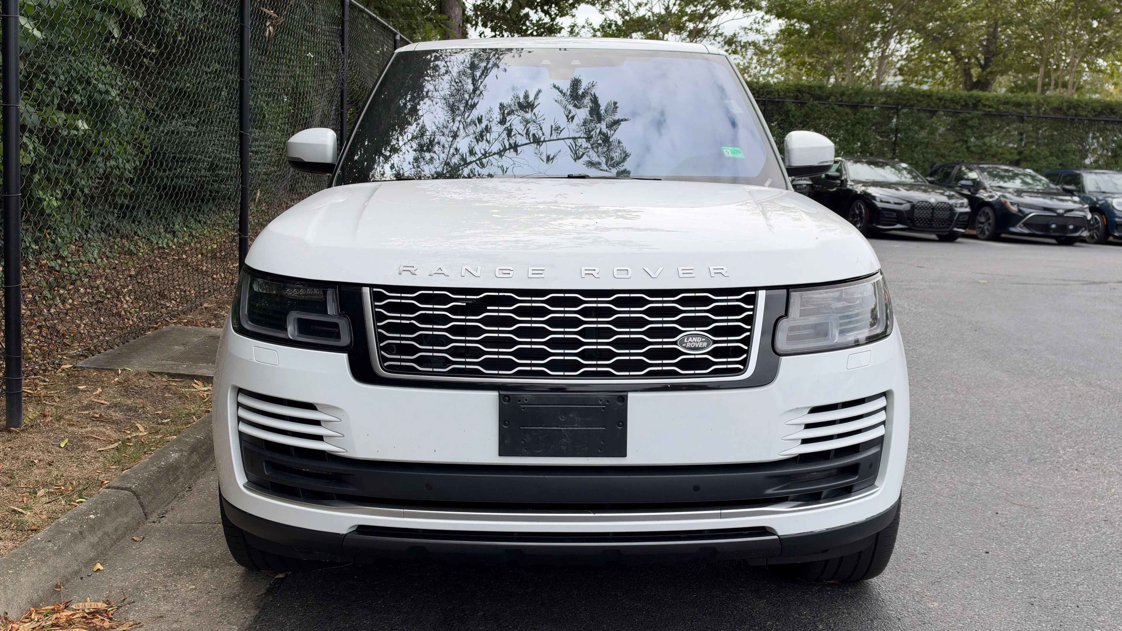Used 2022 White Land Rover Westminster image 12