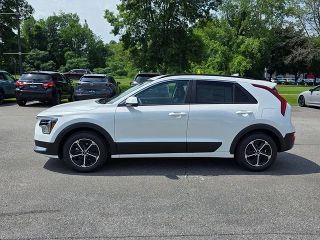 New 2026 Snow White Pearl Kia LX image 5