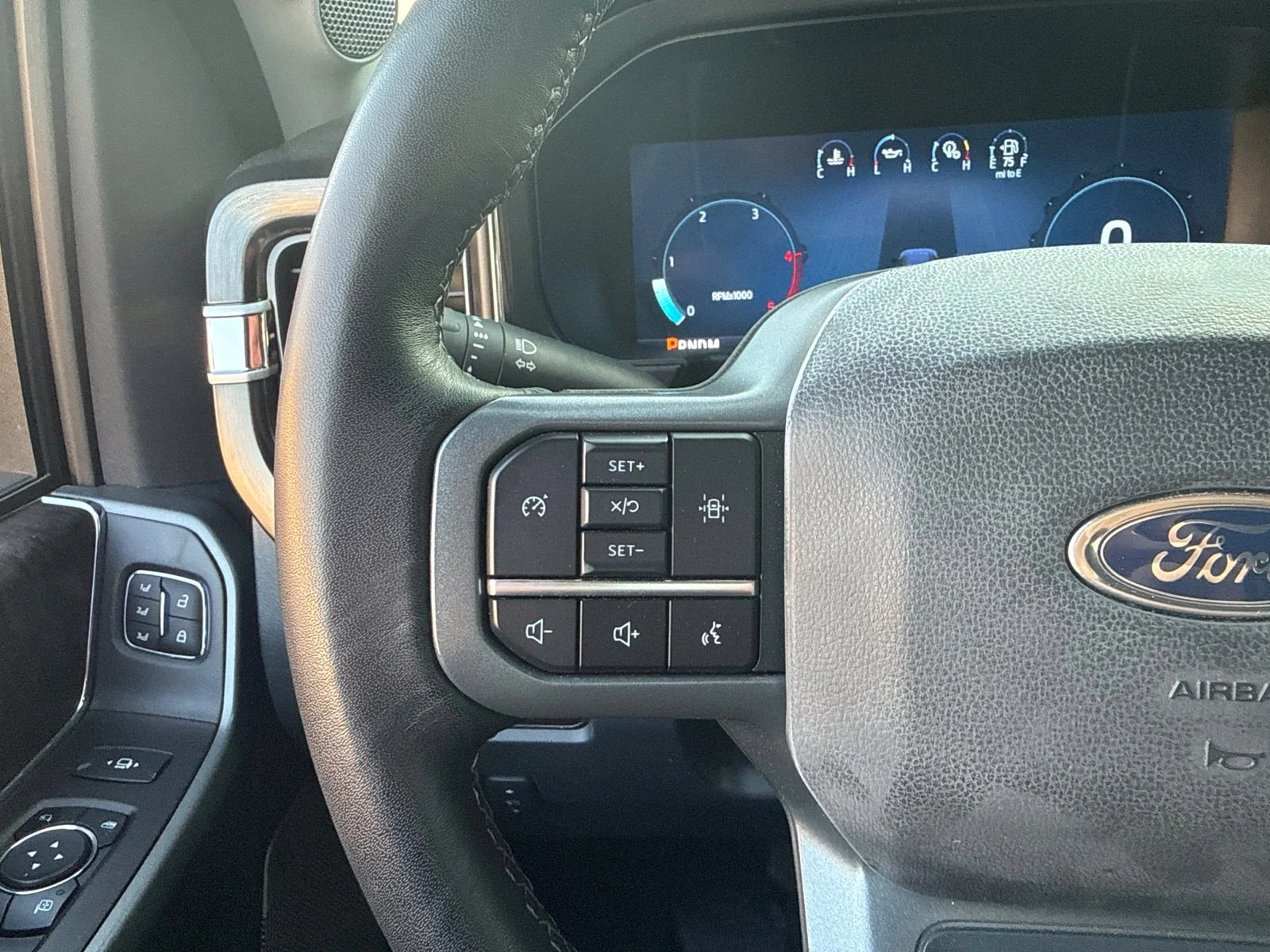 Used 2024 Carbonized Gray Metallic Ford Lariat image 17