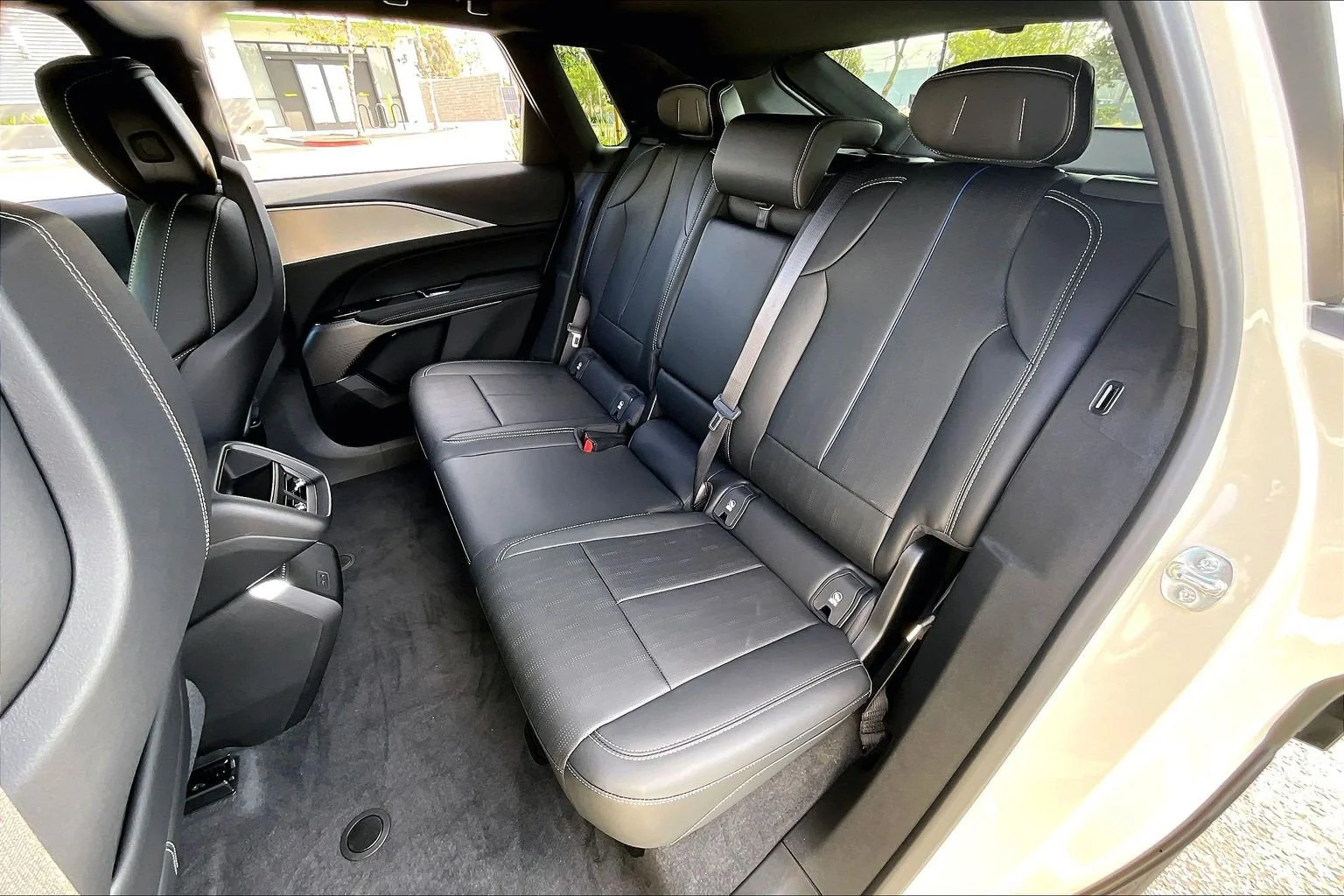 2027 Cadillac LYRIQ Sport - Photo 17