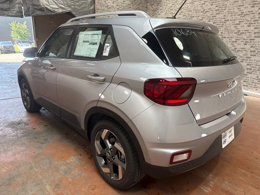 New 2026 Shimmering Silver Hyundai SEL image 5