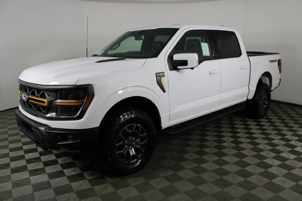 New 2026 Oxford White Ford Tremor image 3
