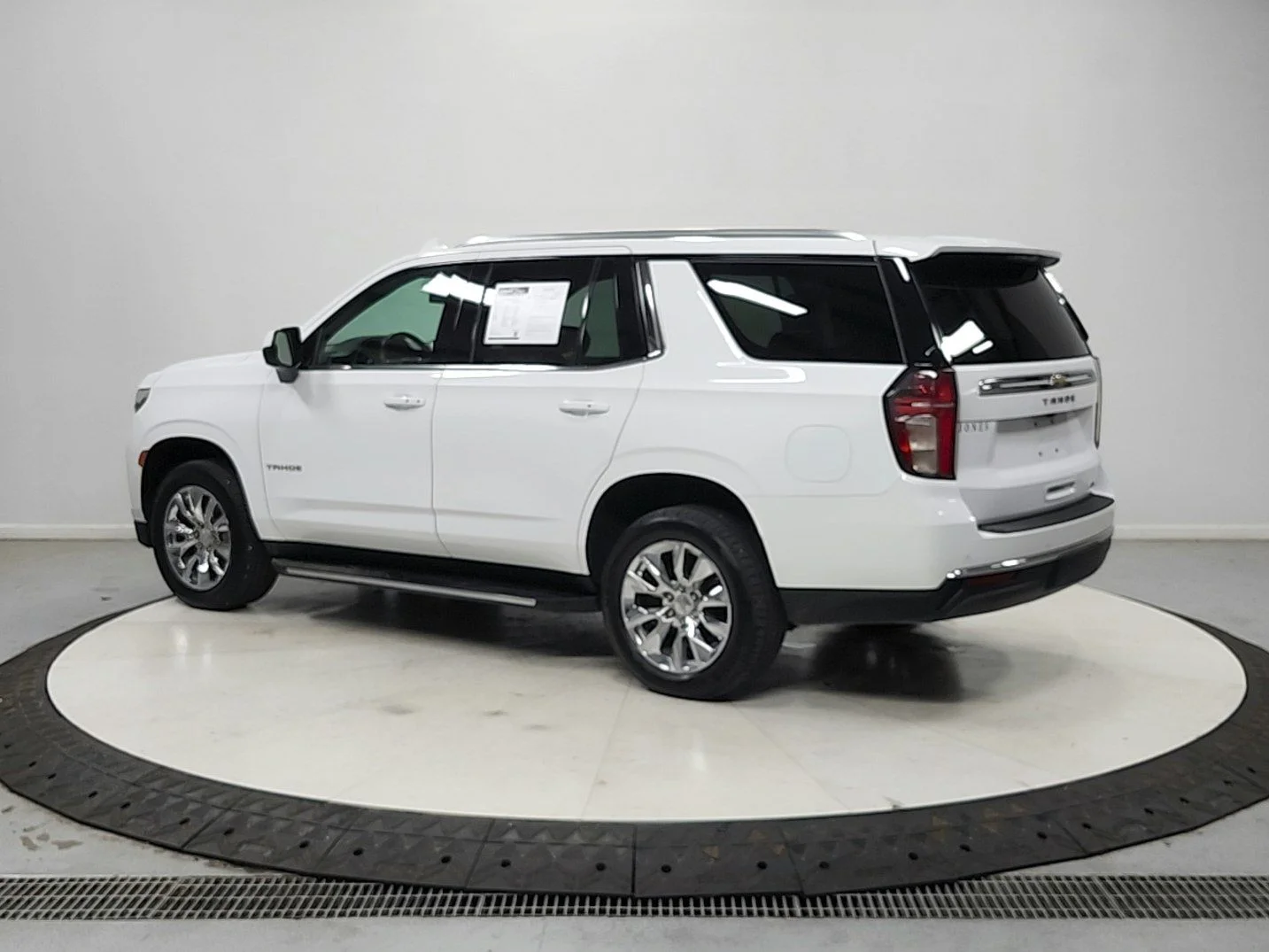 Used 2021 White Chevrolet LT image 6