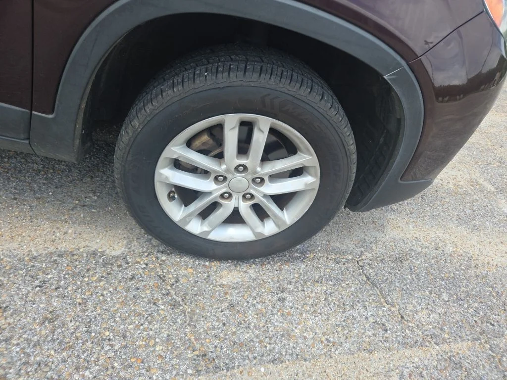 Used 2015 Red Kia LX image 18