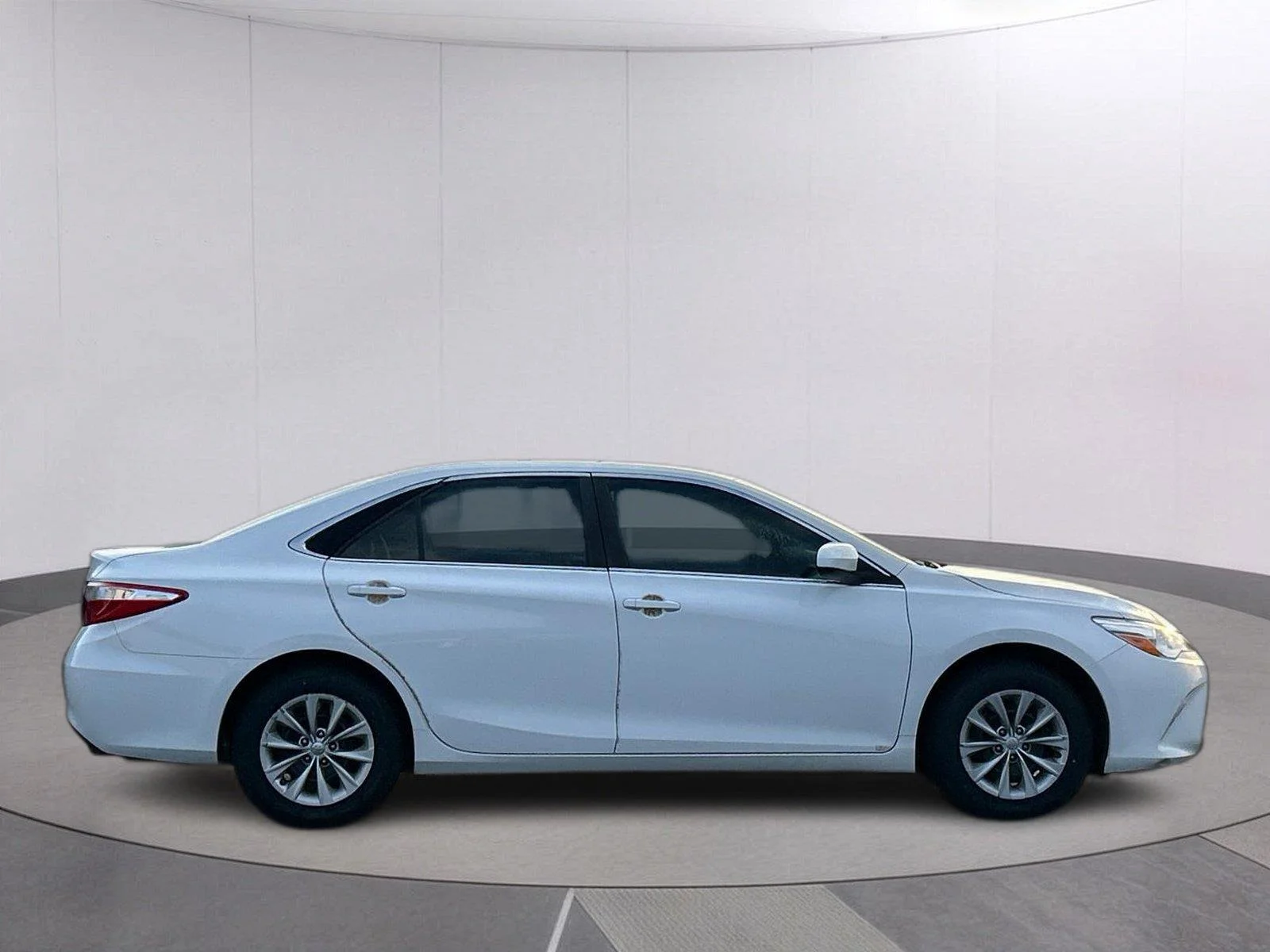 Used 2017 Super White Toyota XSE image 8