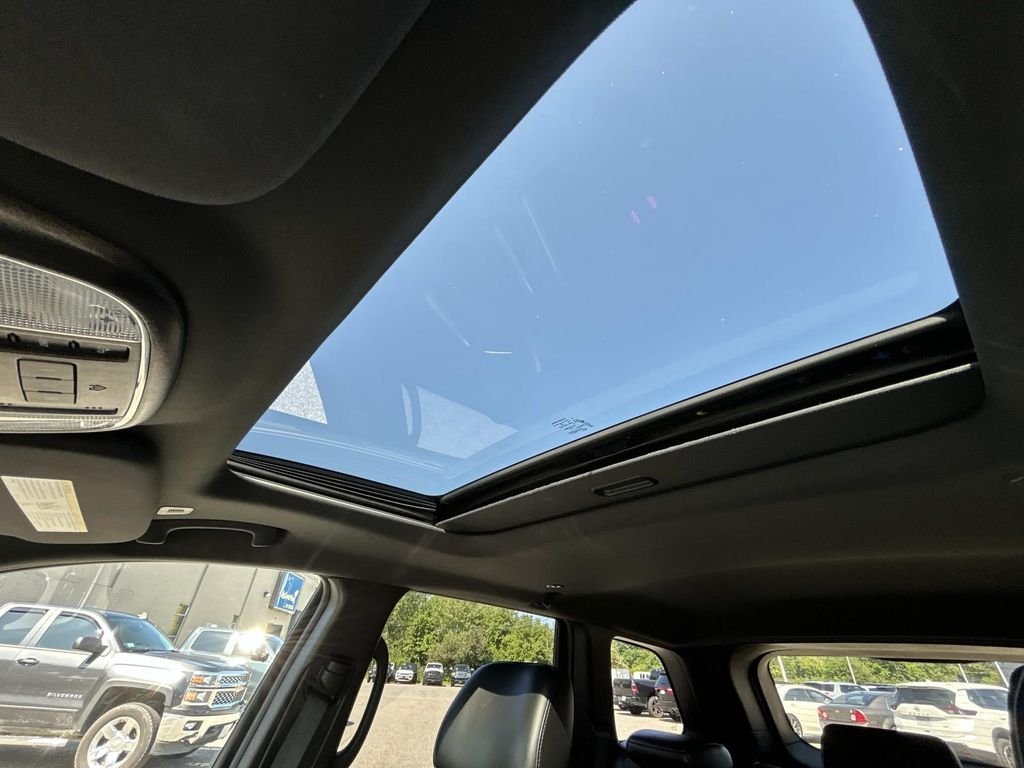 Used 2019 White Jeep Limited image 31