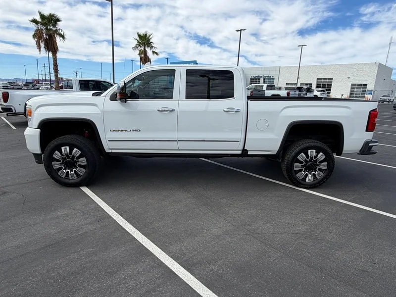 Used 2016 SUMMIT WHITE GMC Denali image 6