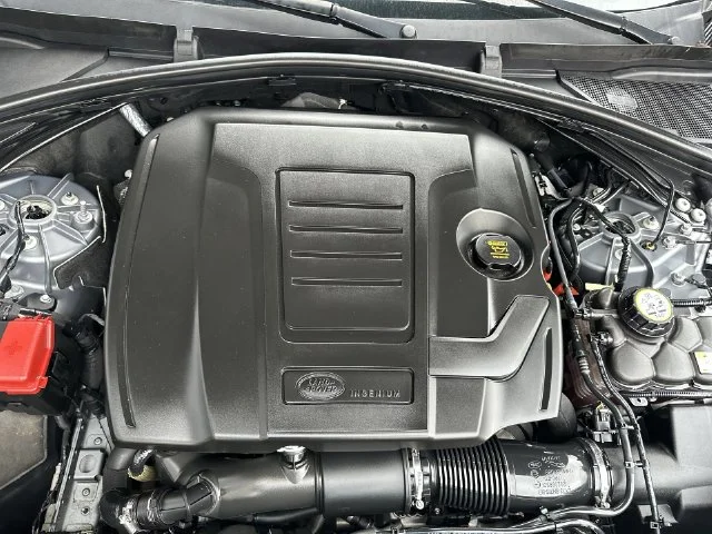 Used 2024 Gray Land Rover Dynamic SE image 29