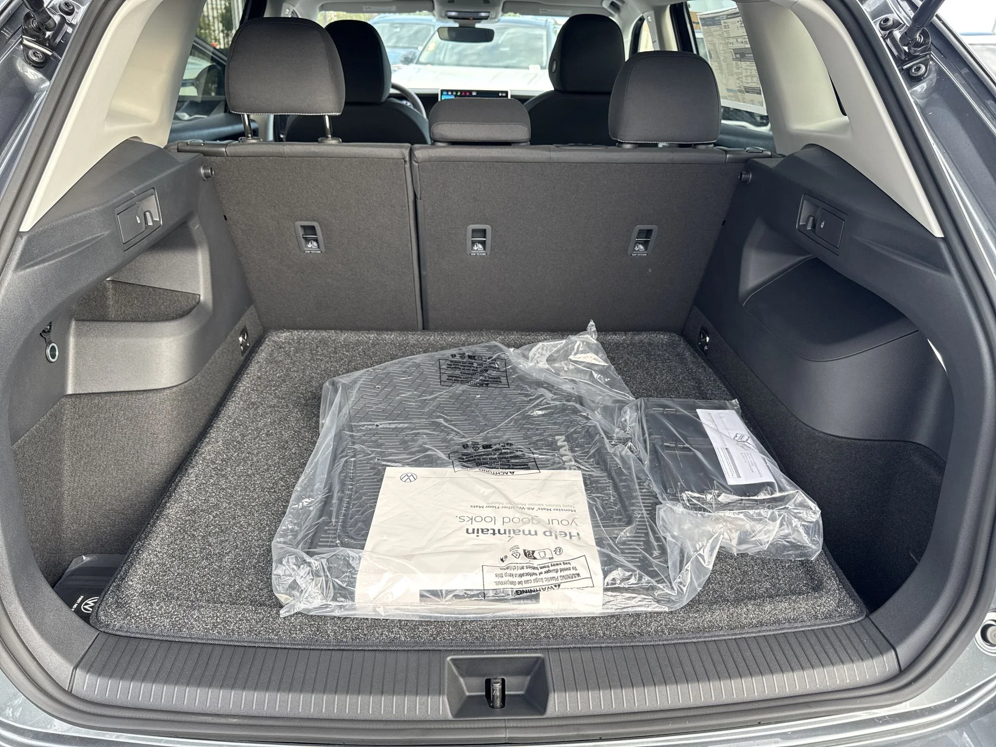 New 2026 Platinum Gray Metallic Volkswagen S image 33