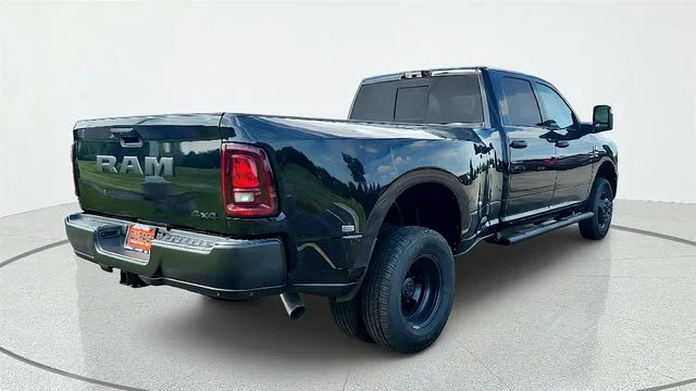 New 2026 Diamond Black Crystal Pearl-Coat Exterior Paint RAM Tradesman image 3