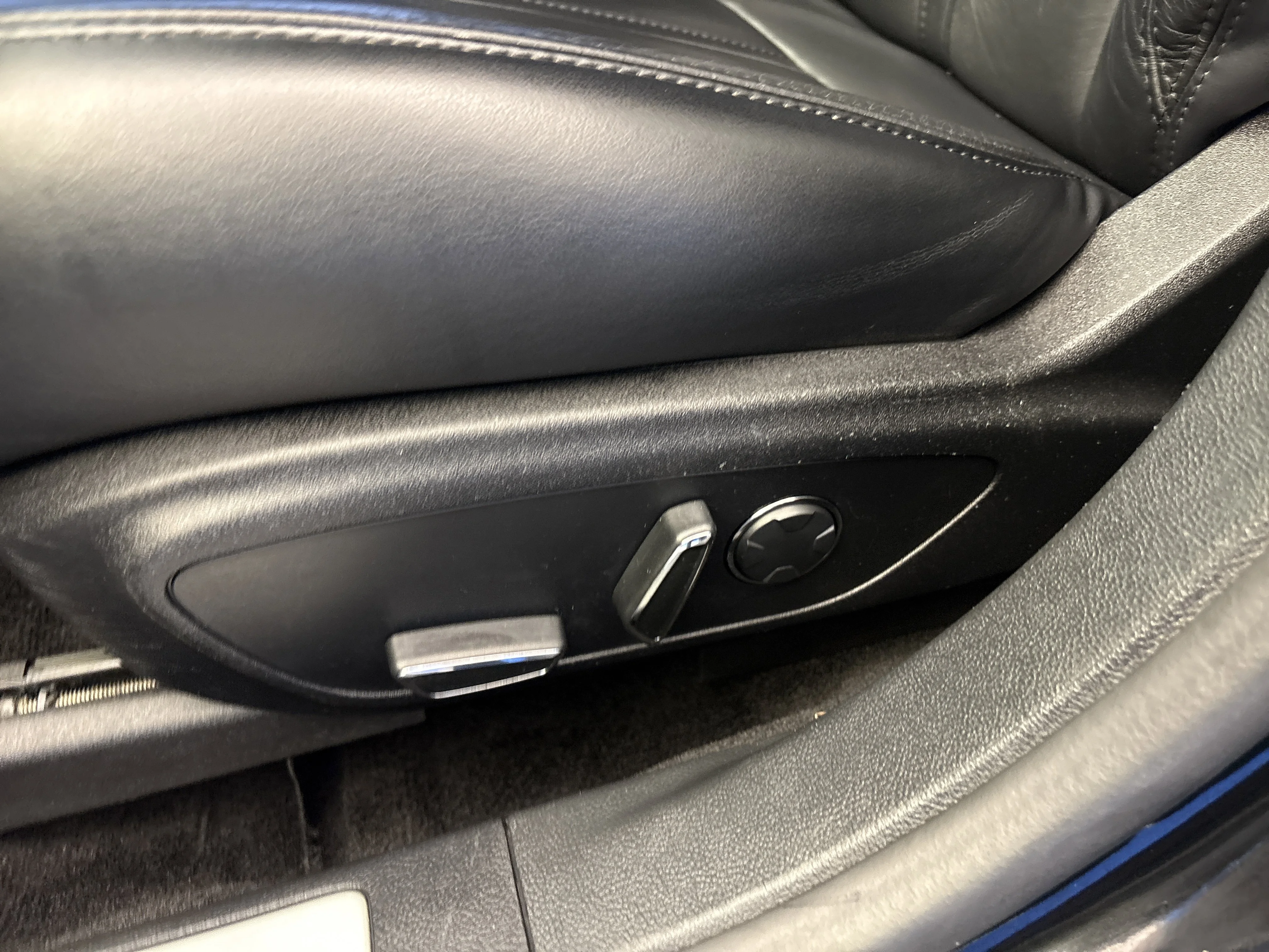 Used 2017 Black Velvet Lincoln Select image 13