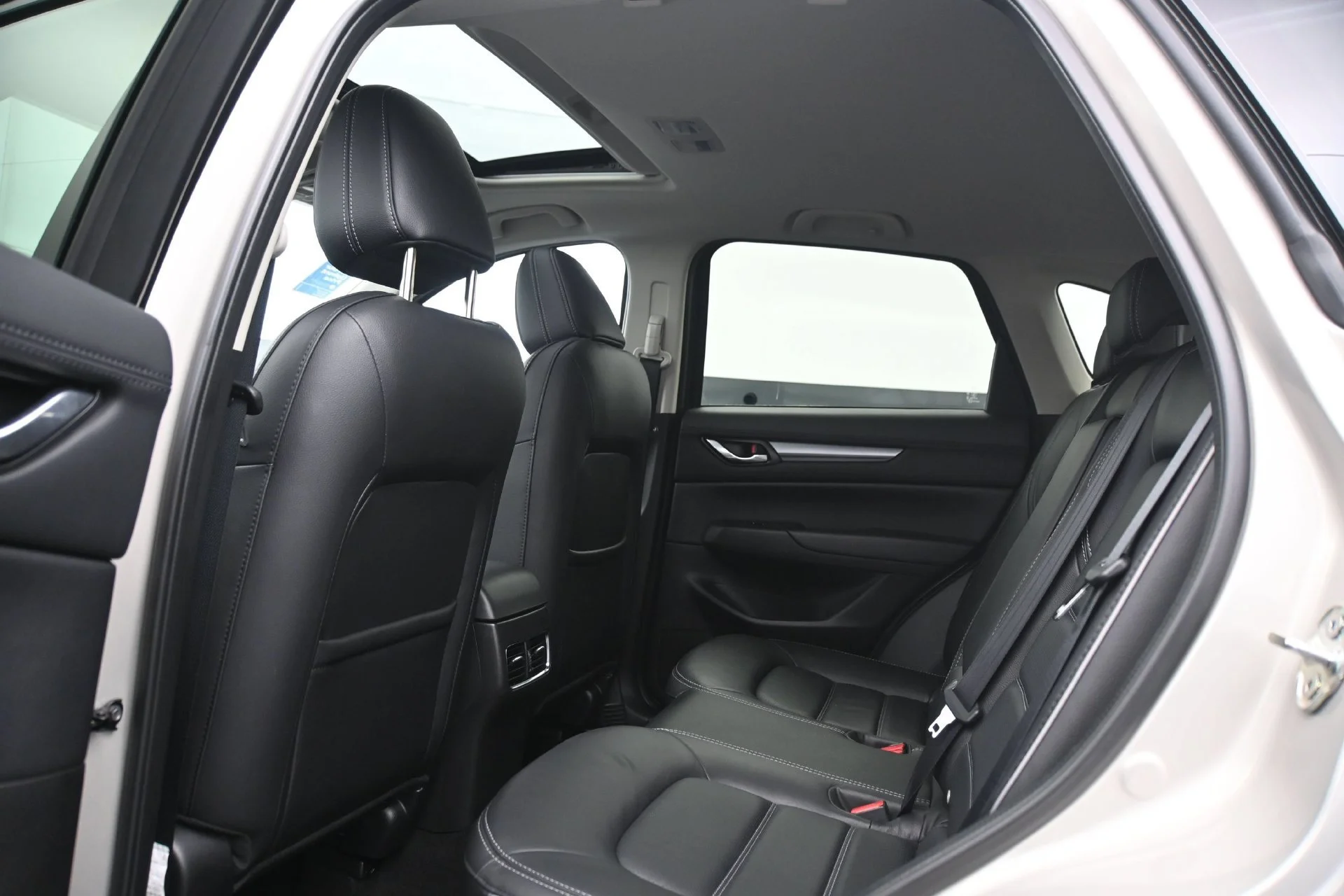 Used 2025 Platinum Quartz Metallic Mazda 2.5 S Preferred Package image 17