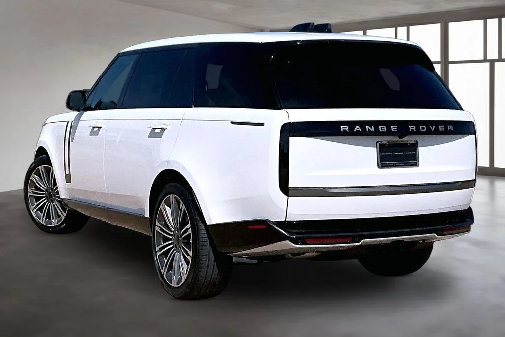 New 2026 White Land Rover SE image 3
