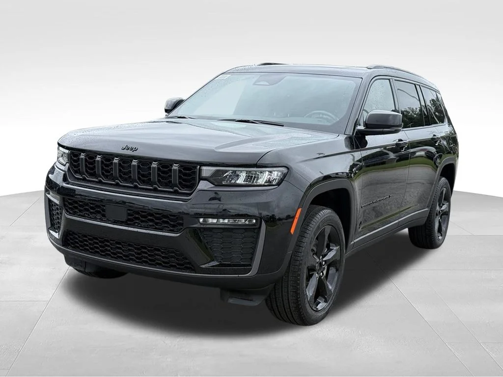New 2026 Diamond Black Crystal Pearl-Coat Exterior Paint Jeep Limited image 1