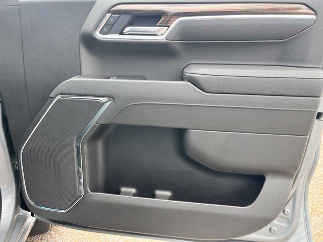Used 2026 Sterling Gray Metallic Chevrolet LT image 28