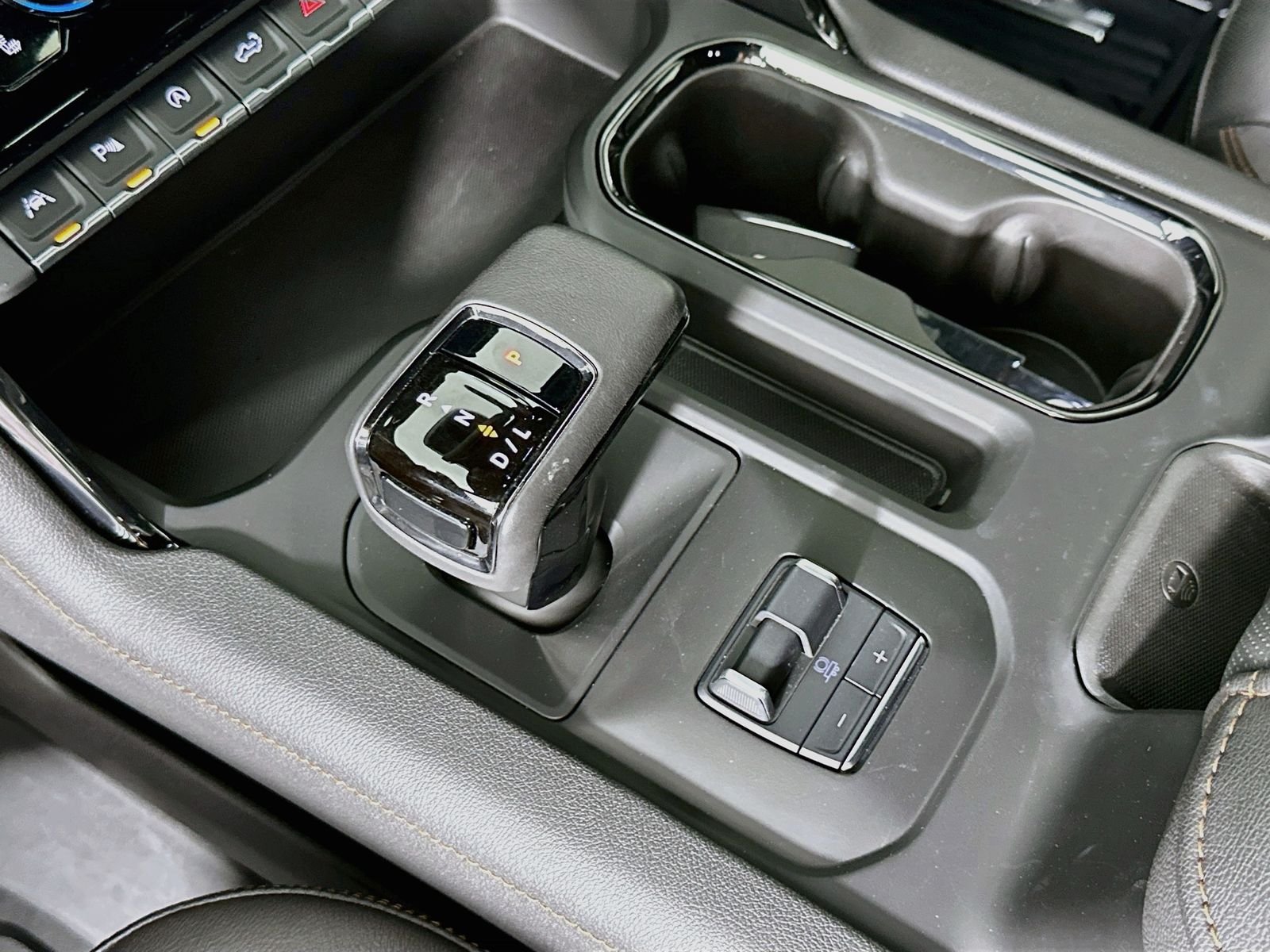 Used 2022 Summit White GMC AT4 image 17