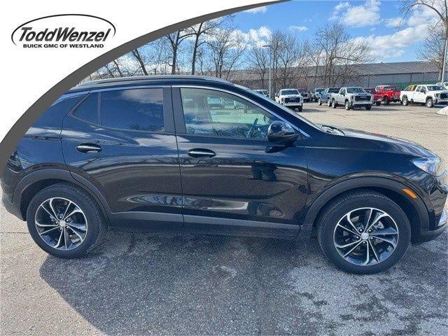 Used 2023 Ebony Twilight Metallic Buick Select image 1