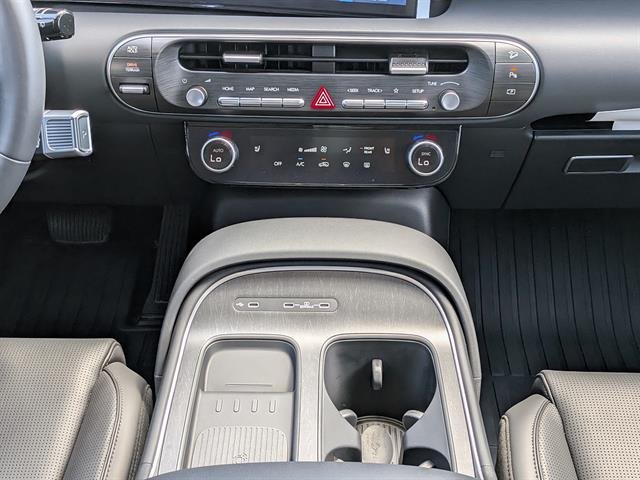 Used 2026 Blue Hyundai SEL 7P image 18