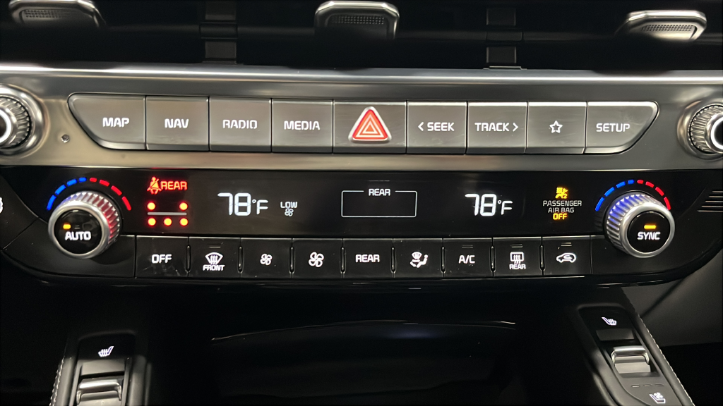 Used 2025 Glacial White Pearl Kia SX X-Line image 18