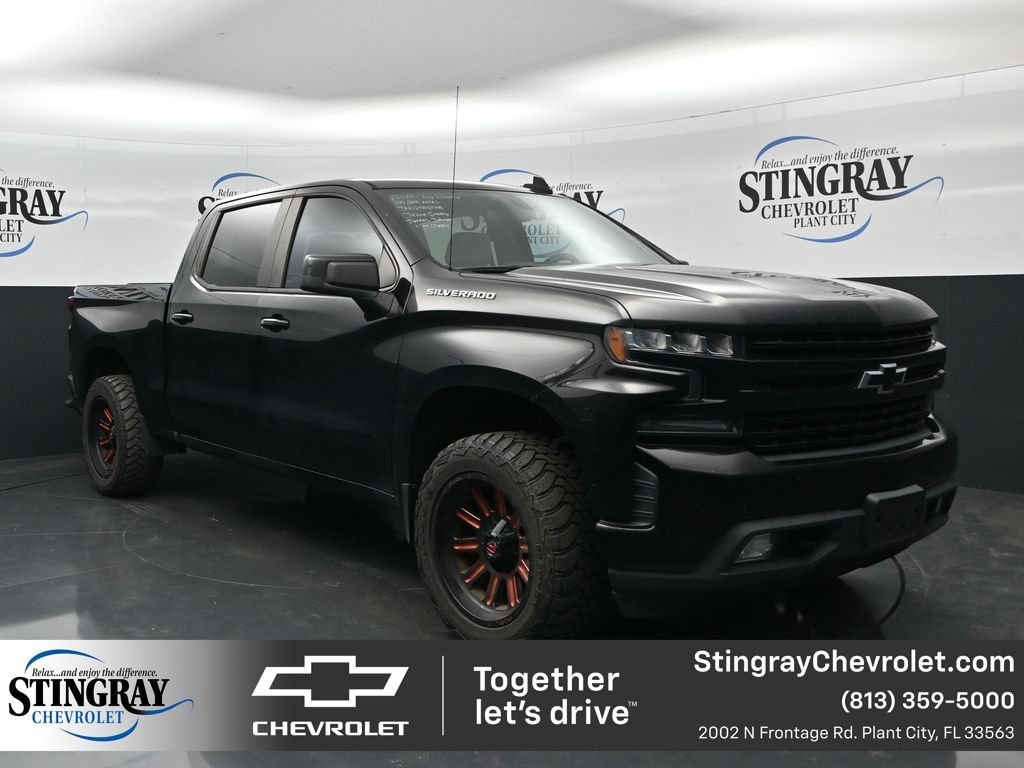 Used 2019 BLACK Chevrolet RST image 1