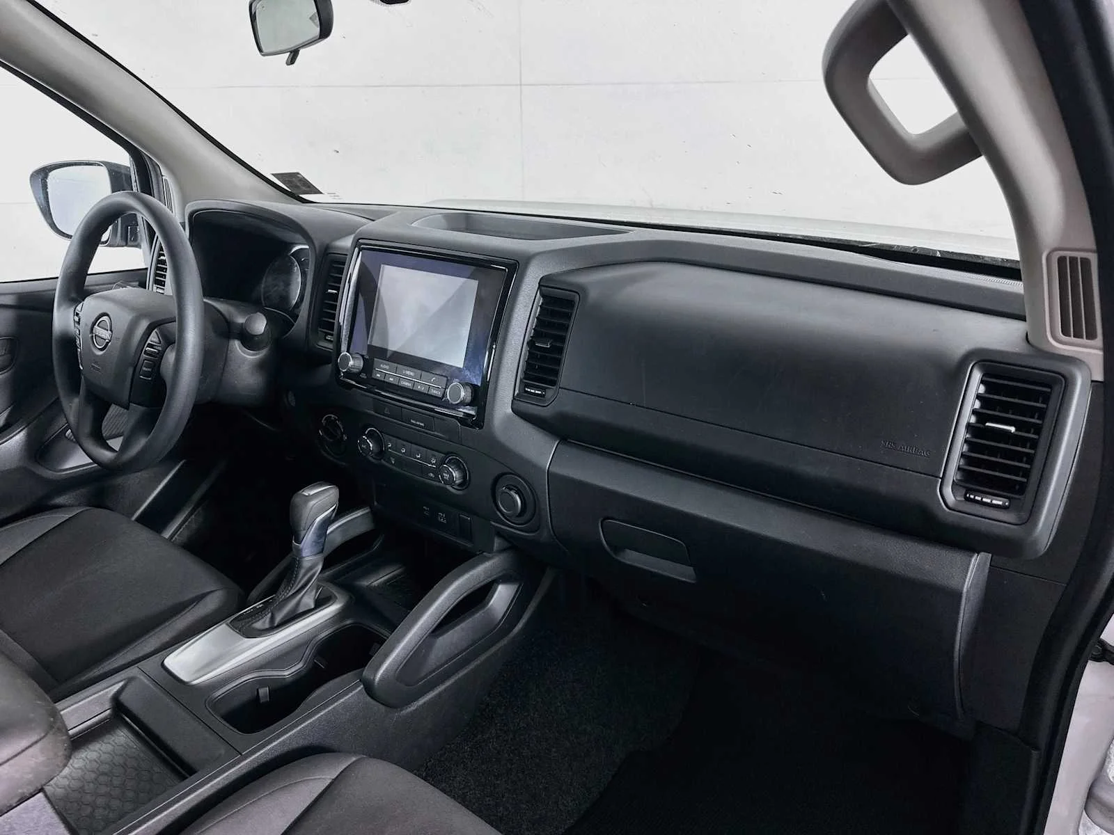 Used 2022 Glacier White Nissan S image 25