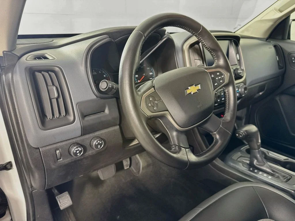 Used 2015 White Chevrolet Z71 image 9