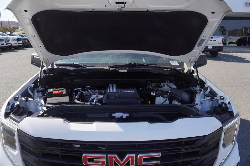 Used 2023 White GMC Elevation image 6