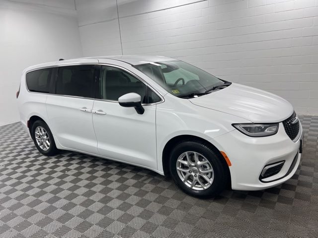 Used 2023 White Chrysler Touring L image 4