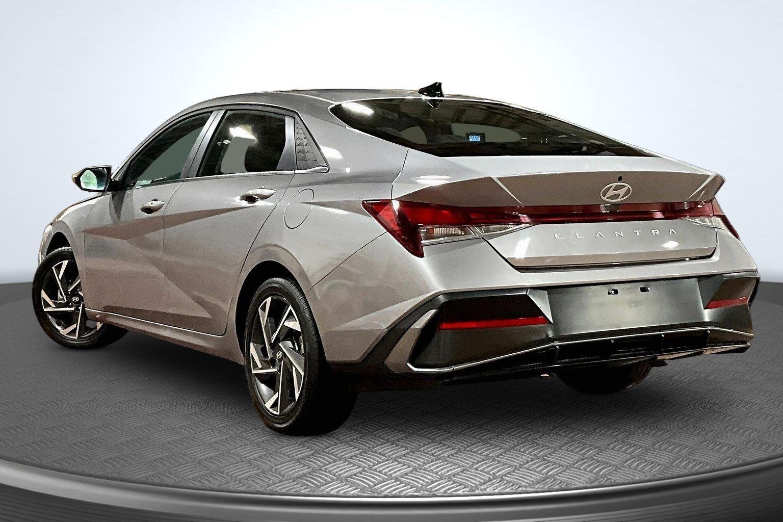 Used 2025 Fluid Metal Hyundai SEL Convenience image 14