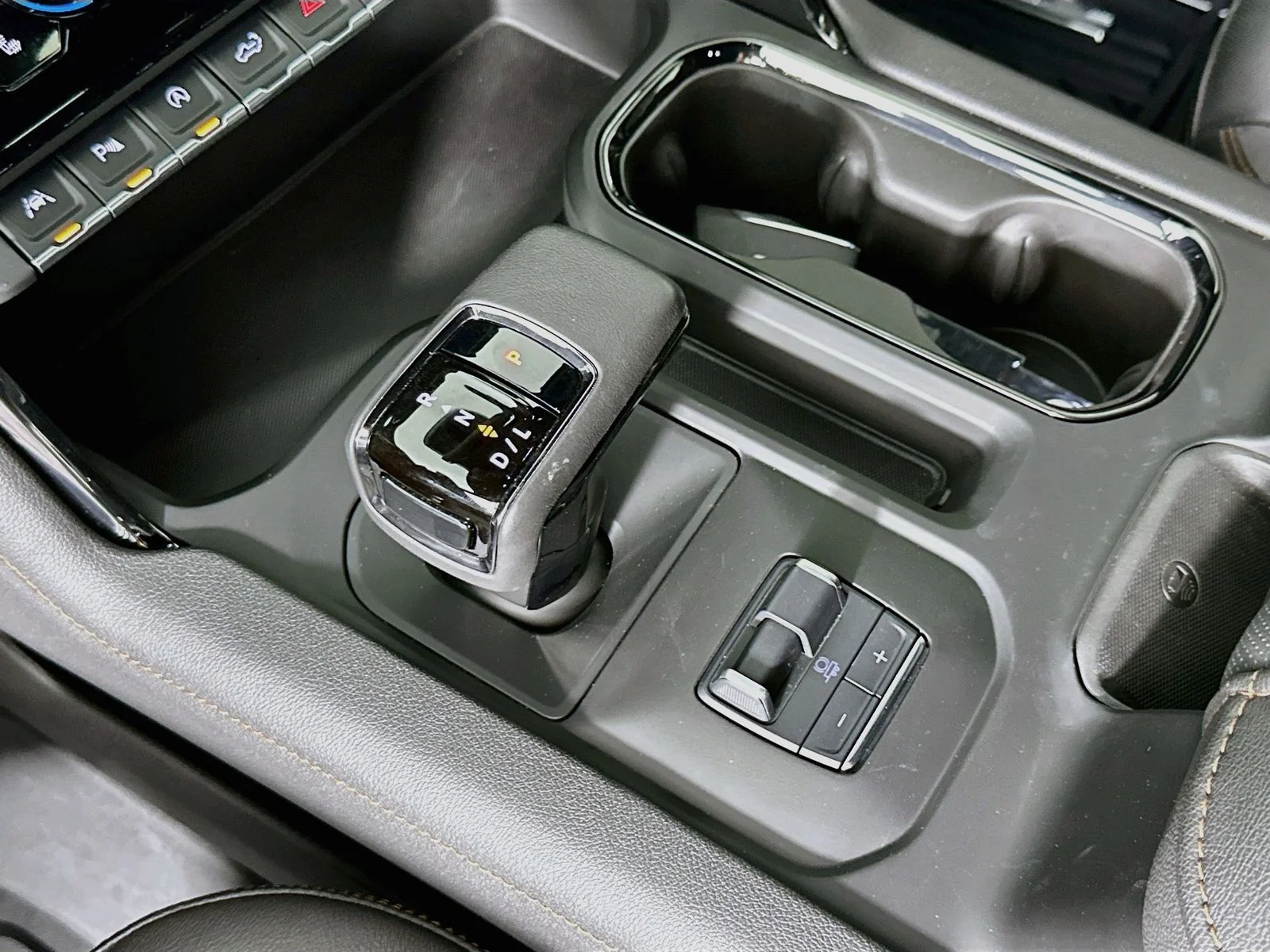Used 2022 Summit White GMC AT4 image 17