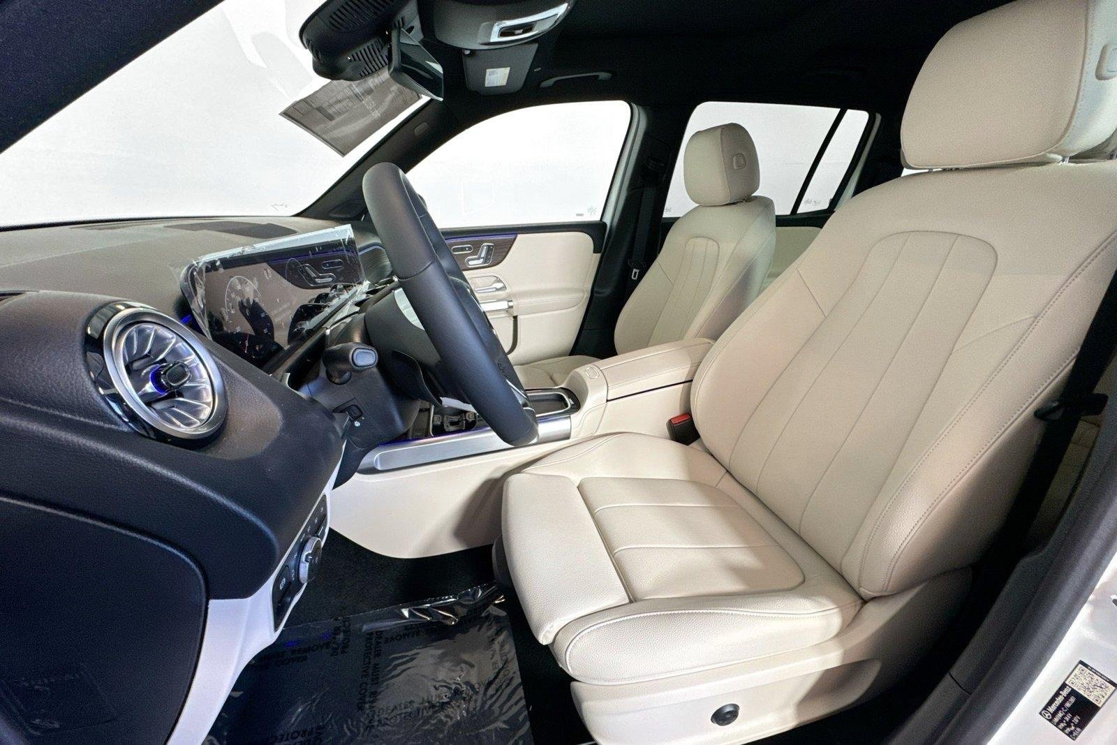 New 2026 Polar White Mercedes-Benz GLB 250 image 18