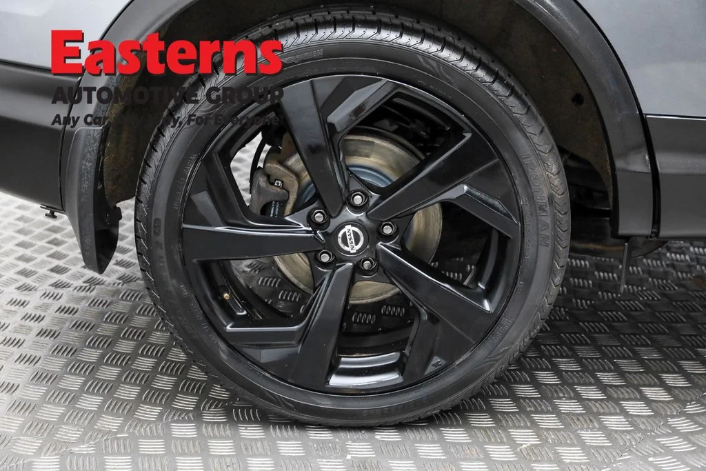 Used 2020 Gray Nissan SL image 32