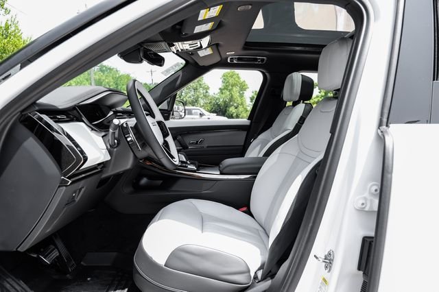 New 2026 White Land Rover Dynamic SE image 4