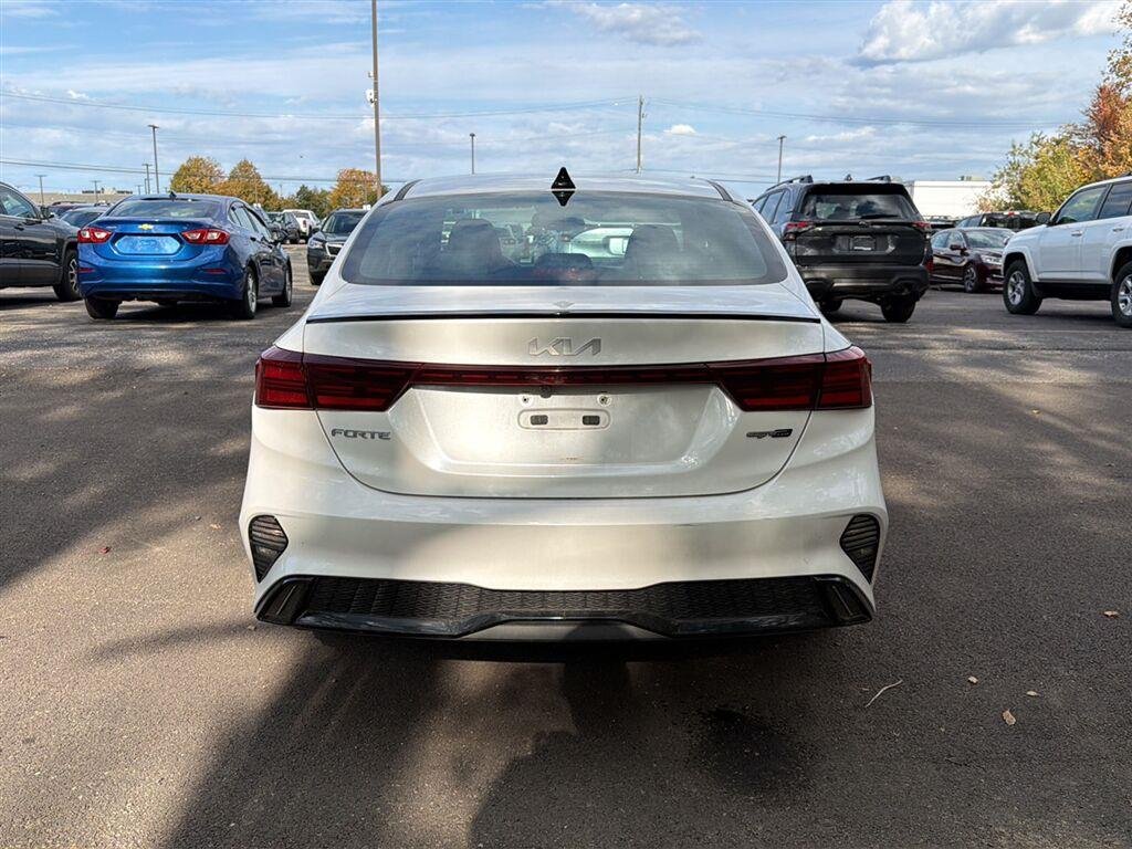 Used 2023 Snow White Pearl Kia GT-Line image 9