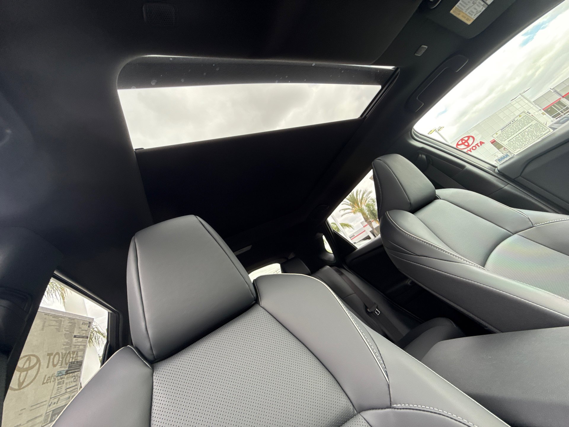 New 2026 Wind Chill Pearl with Midnight Black Metallic roof <sup>1</sup> Toyota  Limited image 17