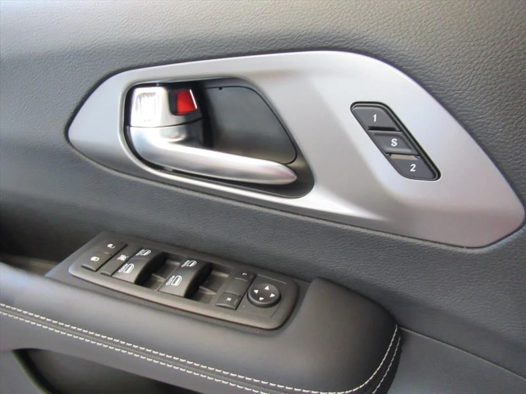 2026 Chrysler Pacifica Select - Photo 19