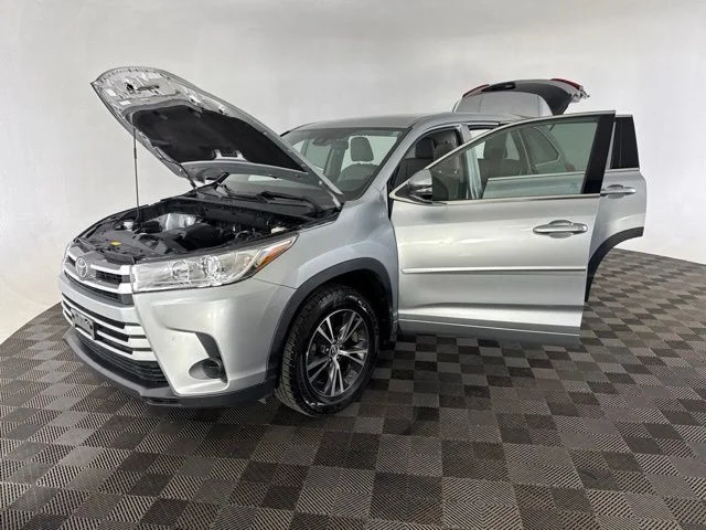 Used 2018 Silver Toyota LE image 12