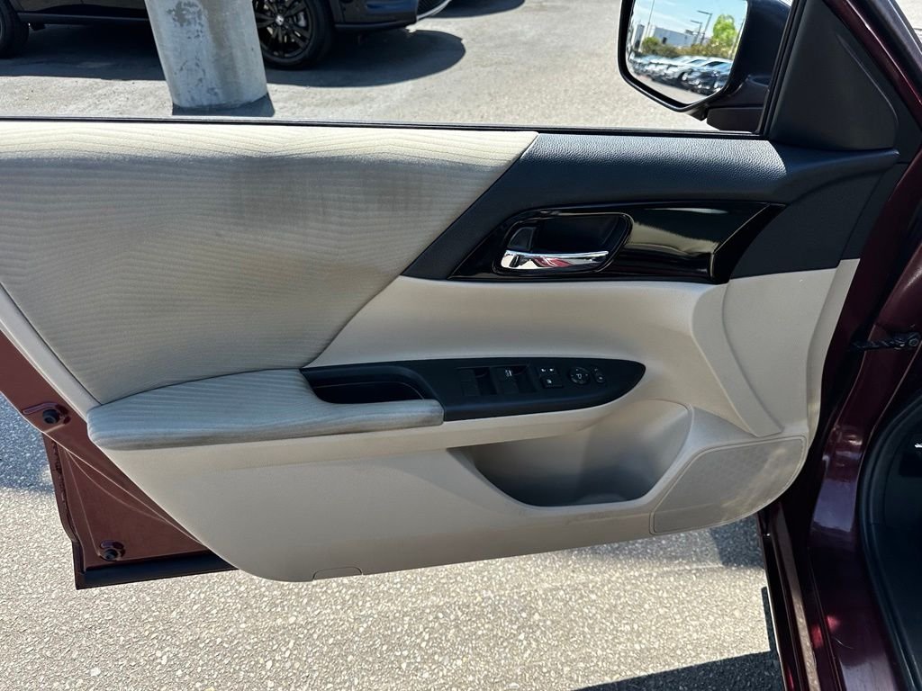 Used 2016  Honda LX image 22