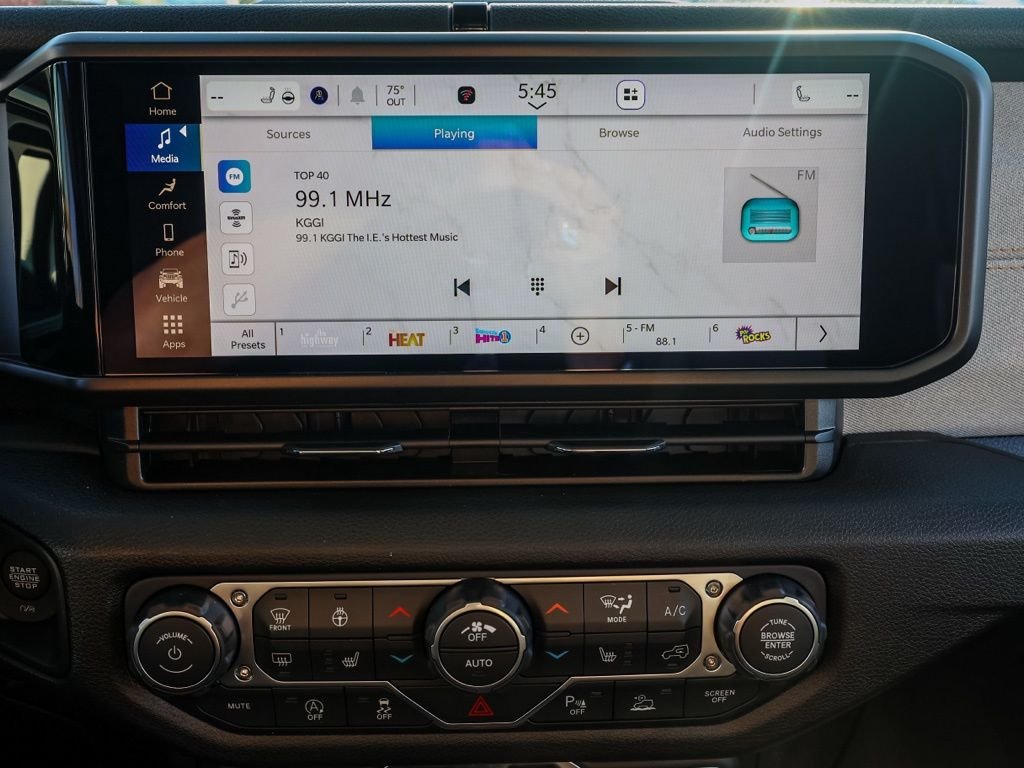 New 2026 Bright White Clear-Coat Exterior Paint Jeep Willys image 27