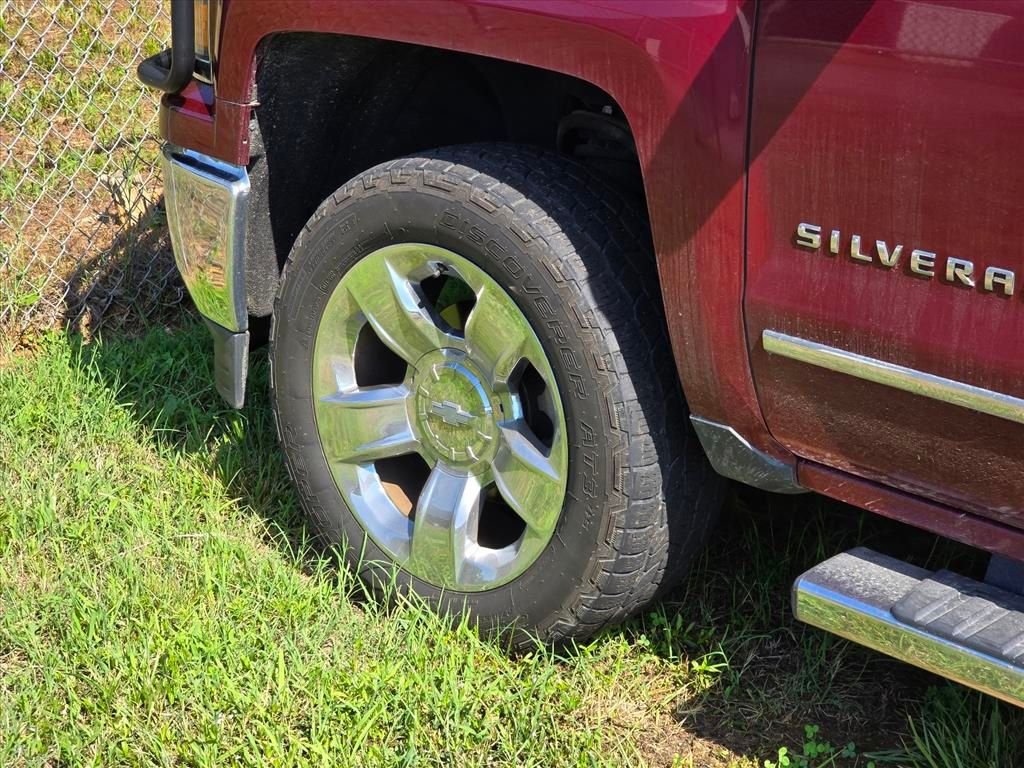 Used 2015 Red Chevrolet LTZ image 18