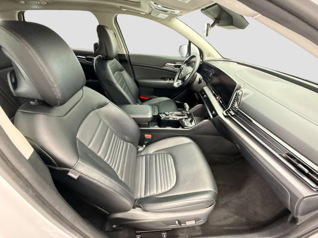 Used 2023 White Kia SX-Prestige image 19