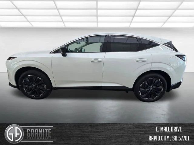 New 2026 White Nissan Platinum image 3