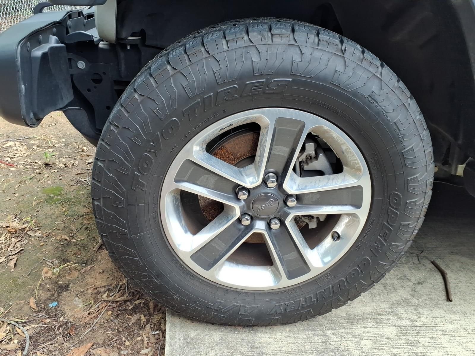 Used 2018 Bright White Clearcoat Jeep Unlimited Sahara image 5