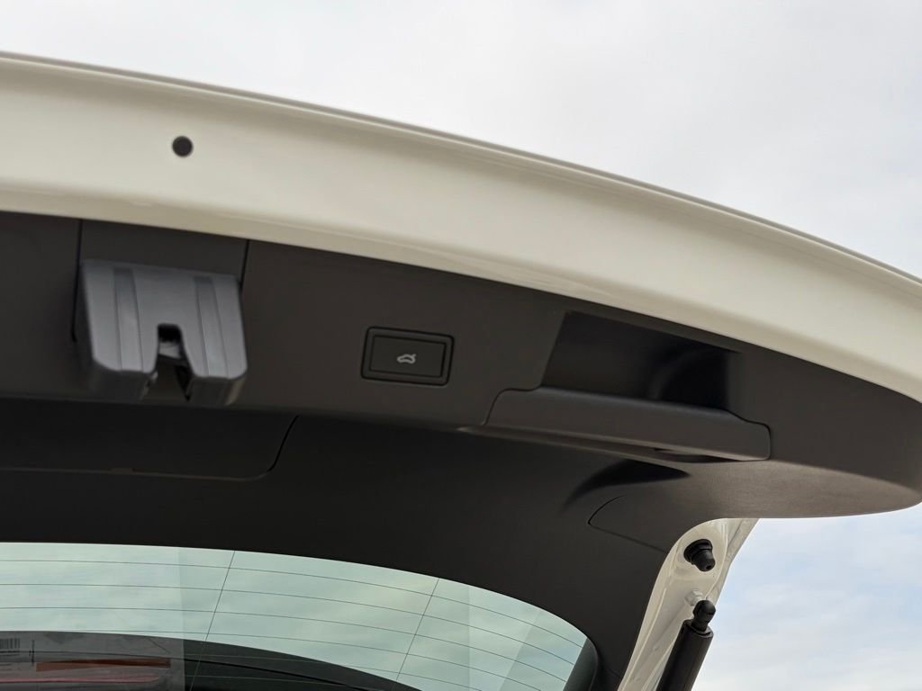 New 2026 Opal White Pearl Volkswagen 2.0T SEL image 23
