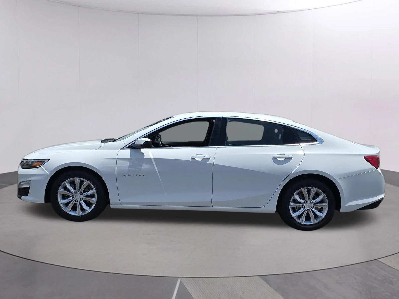 Used 2024 Summit White Chevrolet LT image 2