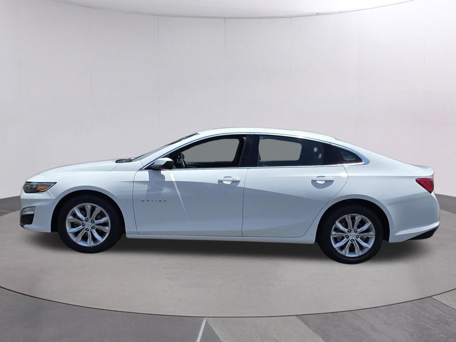 Used 2024 Summit White Chevrolet LT image 2