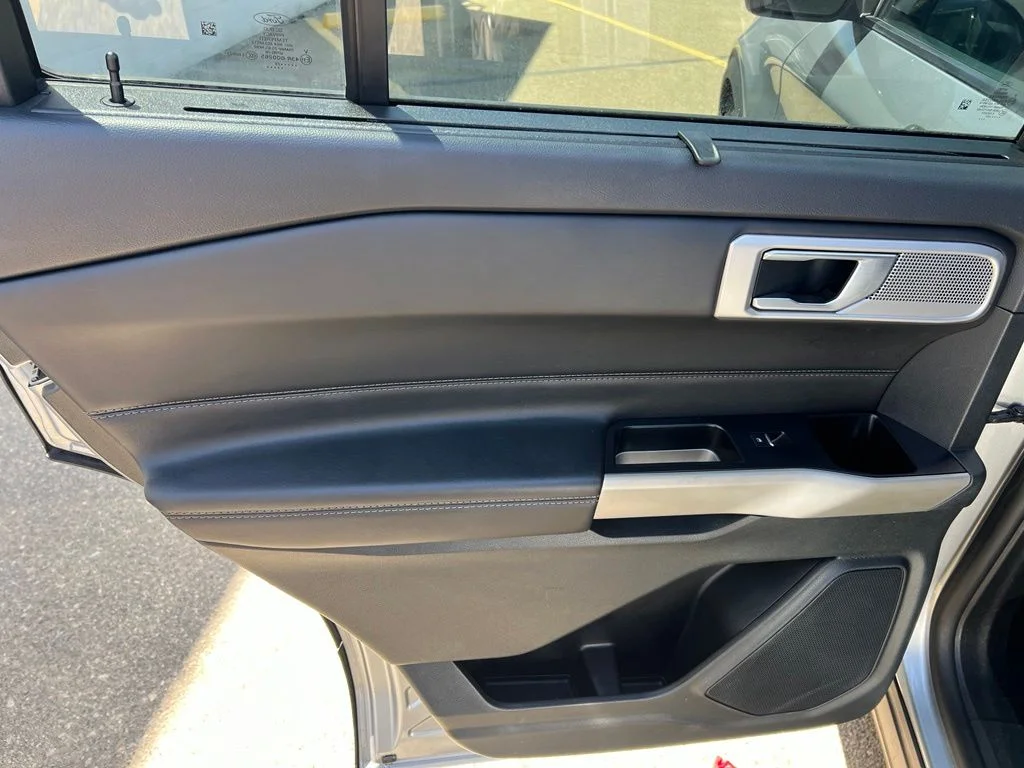 Used 2023 Silver Ford Limited image 19