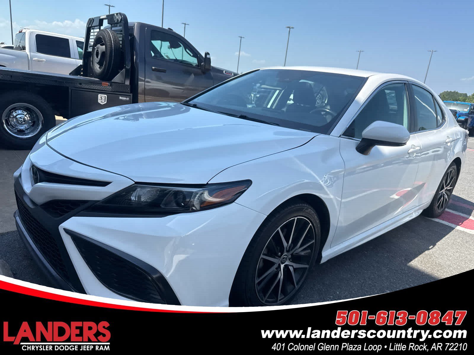 Used 2024 Ice Cap Toyota SE image 1