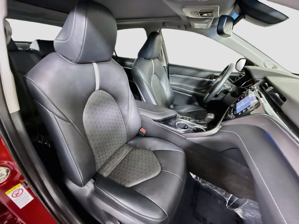 Used 2018 Wind Chill Pearl Toyota XSE V6 image 25